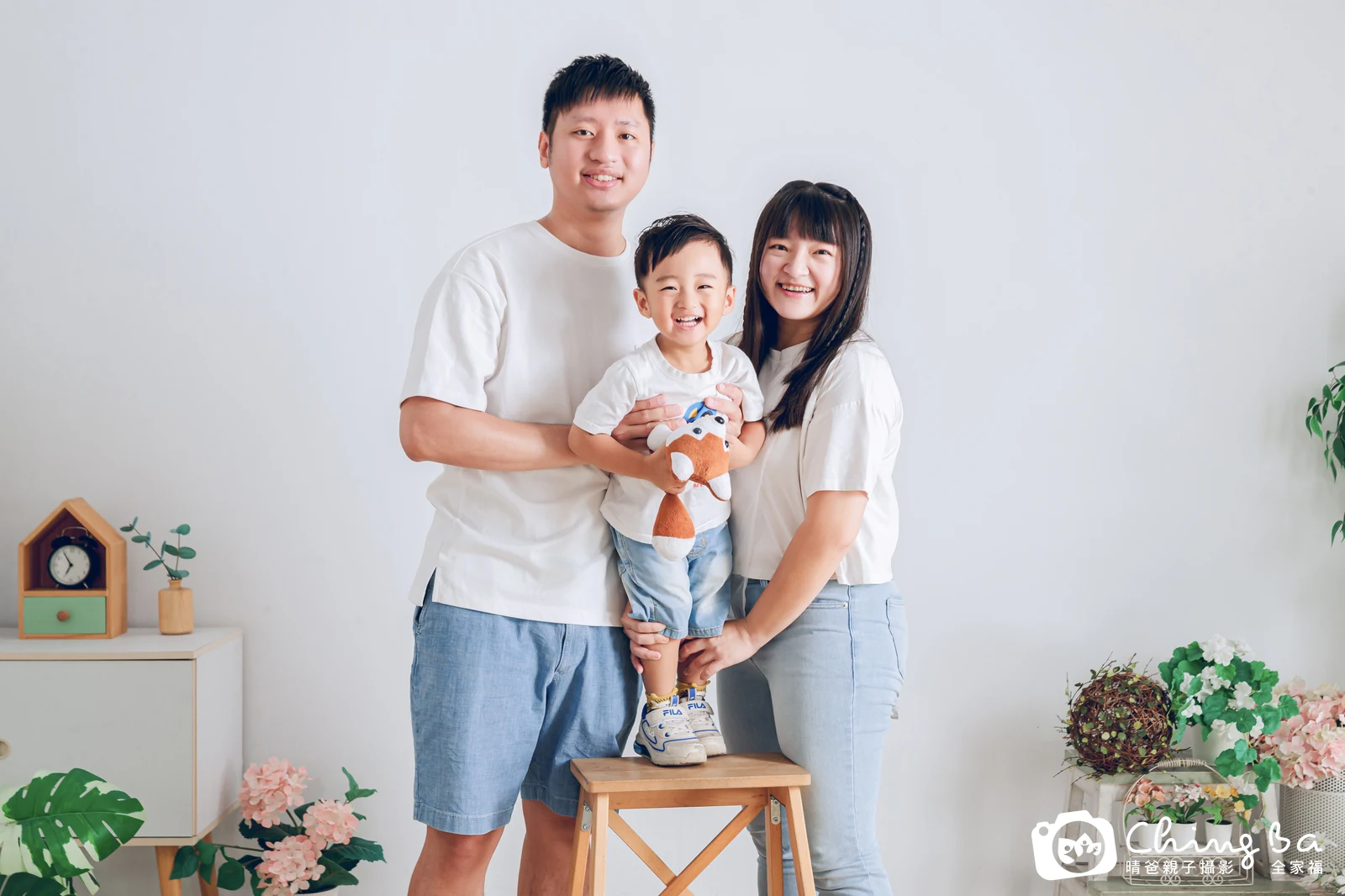 2026 年夏季的家族全家福，7 大 3 小