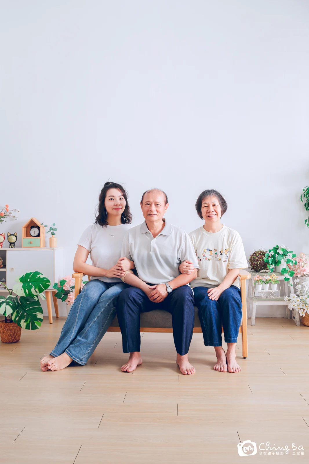 一家人在晴爸攝影棚拍全家福