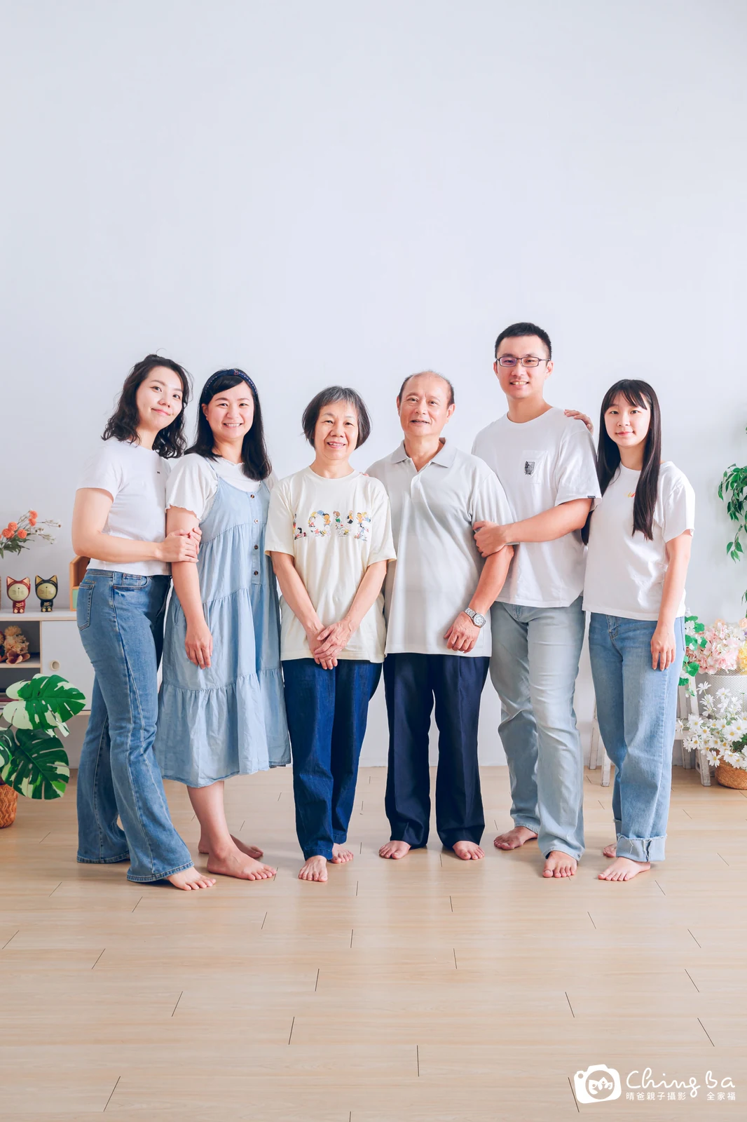 一家人在晴爸攝影棚拍全家福