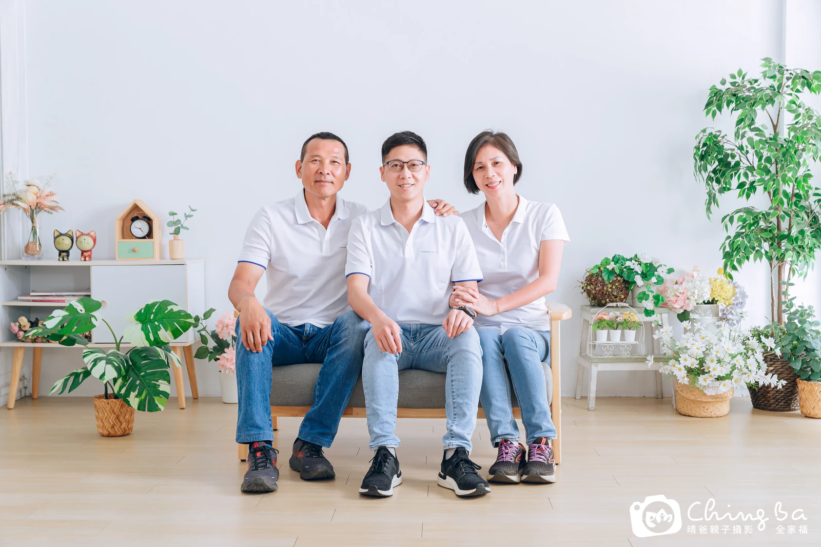 2023 年母親節的家族全家福，5 大 0 小