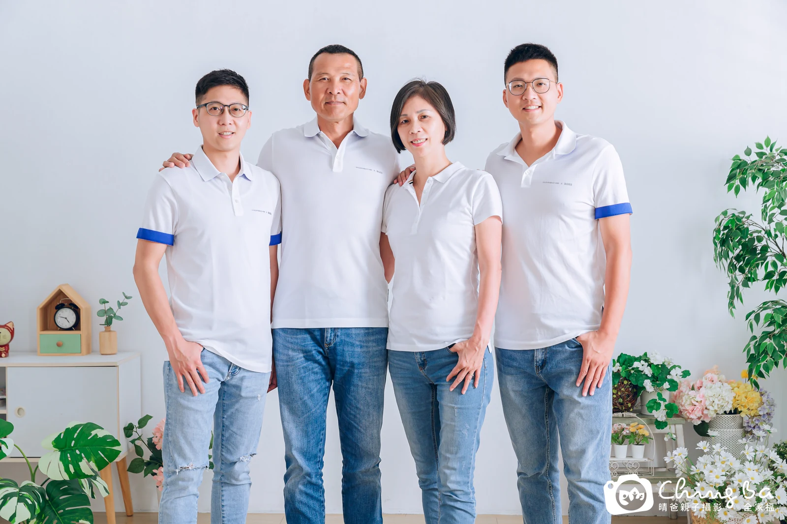 2023 年母親節的家族全家福，5 大 0 小