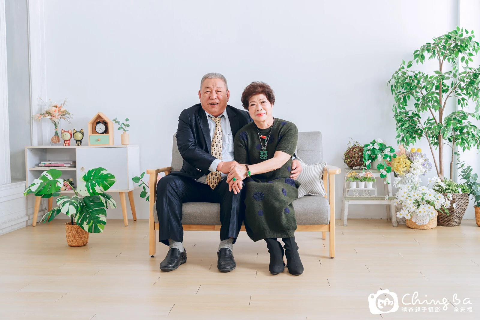 一家人在晴爸攝影棚拍全家福