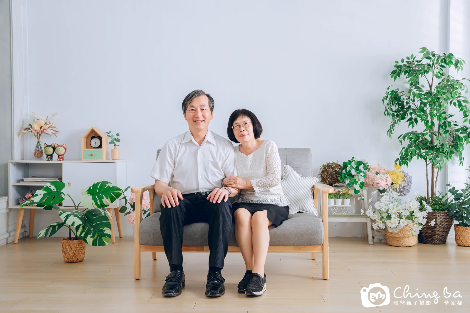 2023 年春季的家族全家福，8 大 6 小