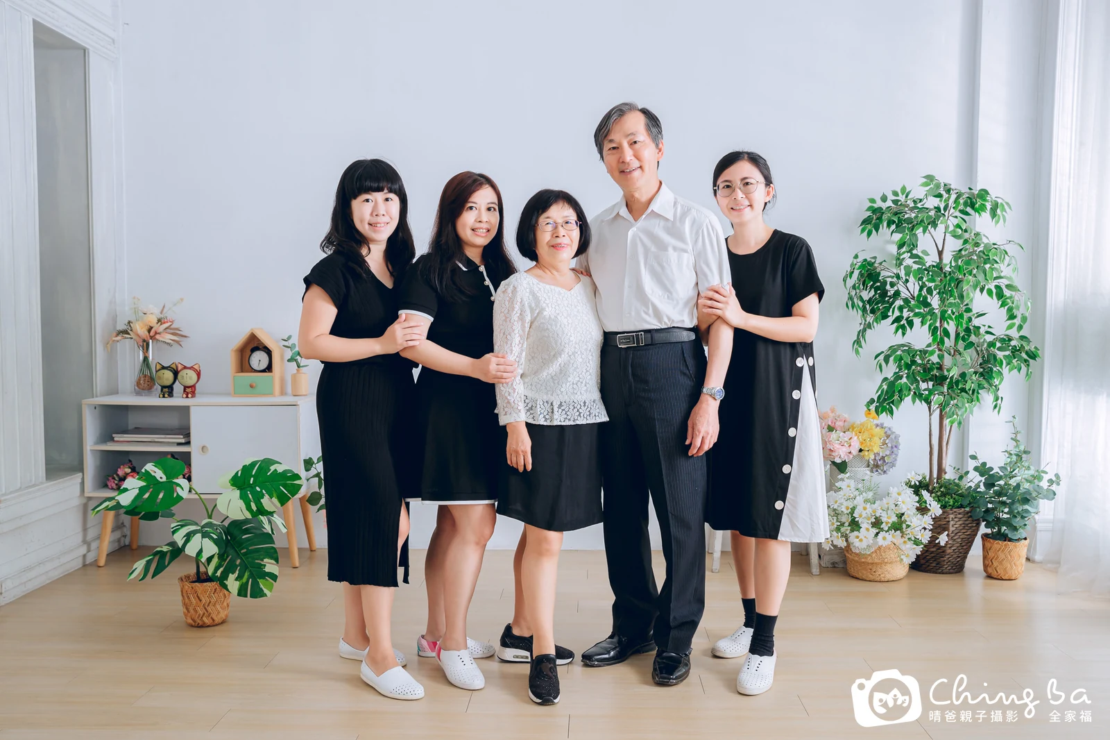 台中攝影棚的家族全家福紀念照