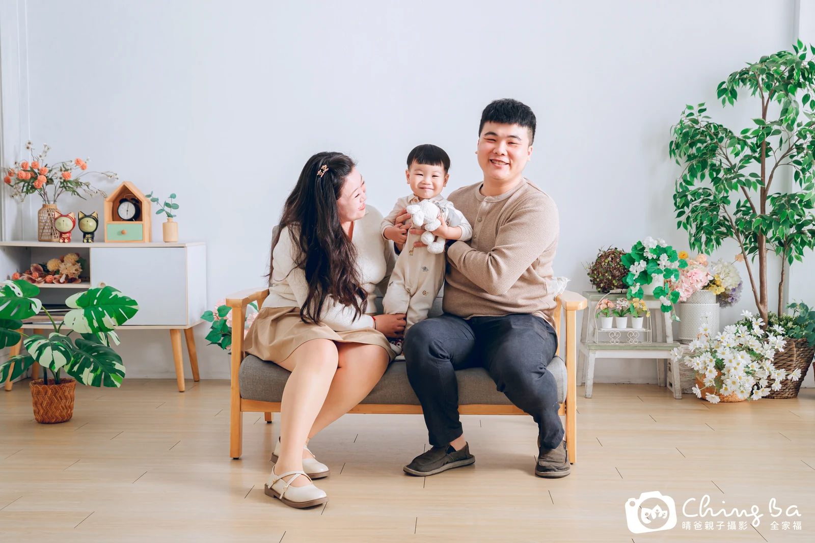 一家人在晴爸攝影棚拍全家福