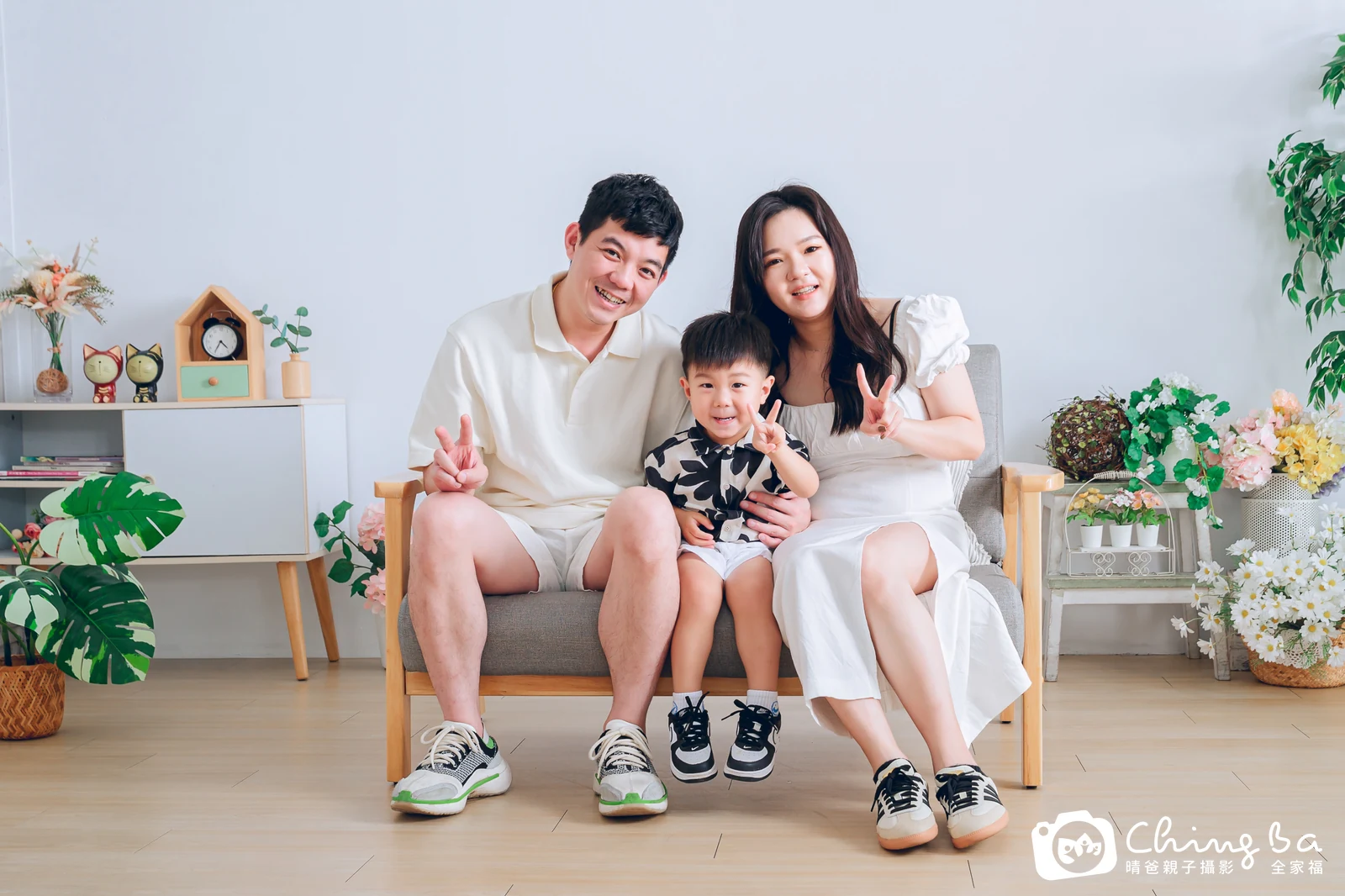 一家人在晴爸攝影棚拍全家福