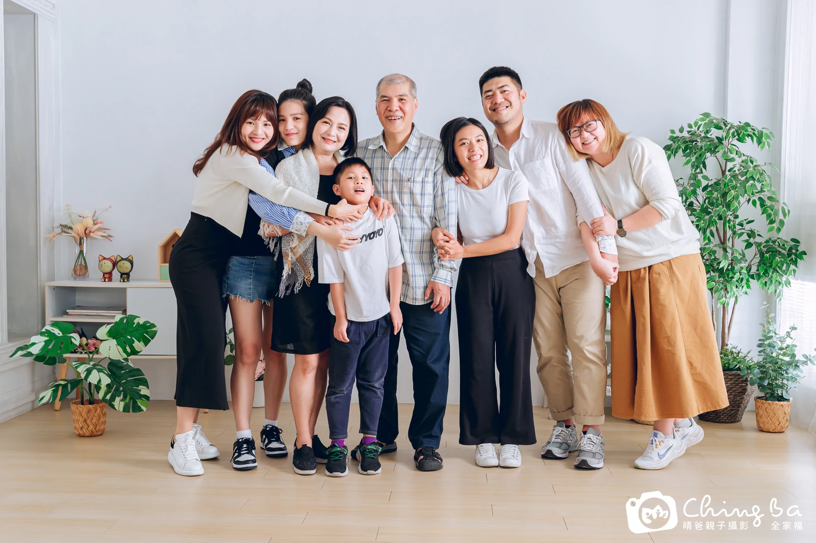 一家人在晴爸攝影棚拍全家福
