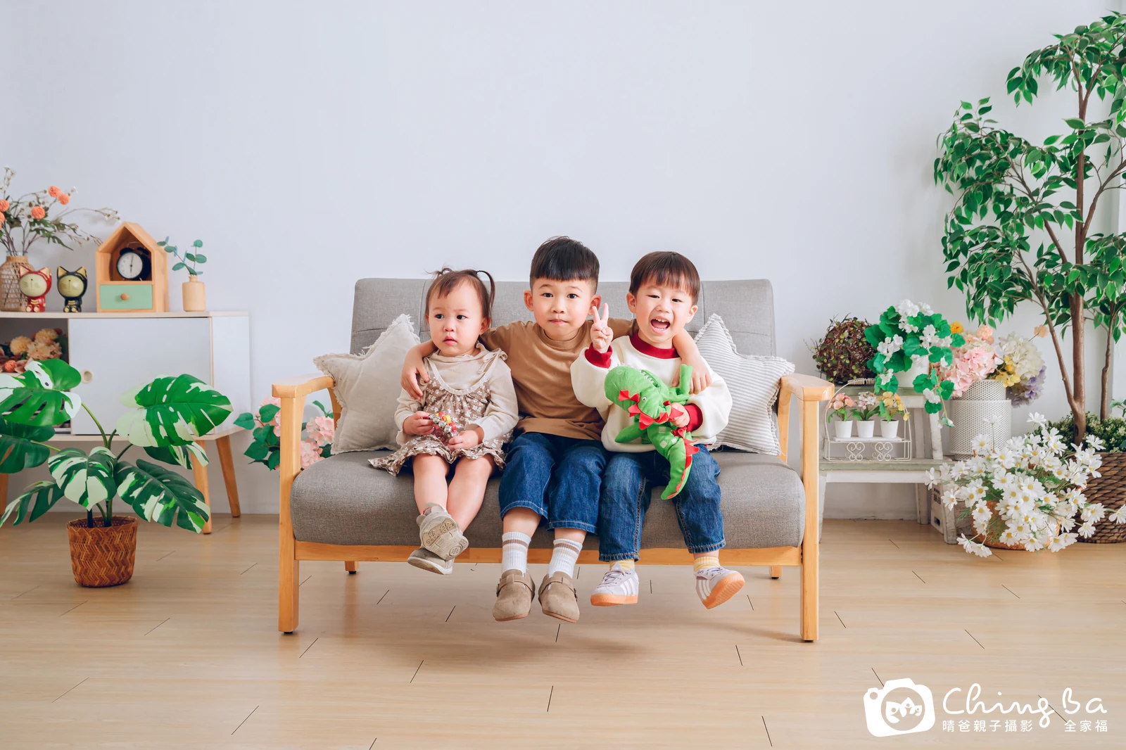 一家人在晴爸攝影棚拍全家福