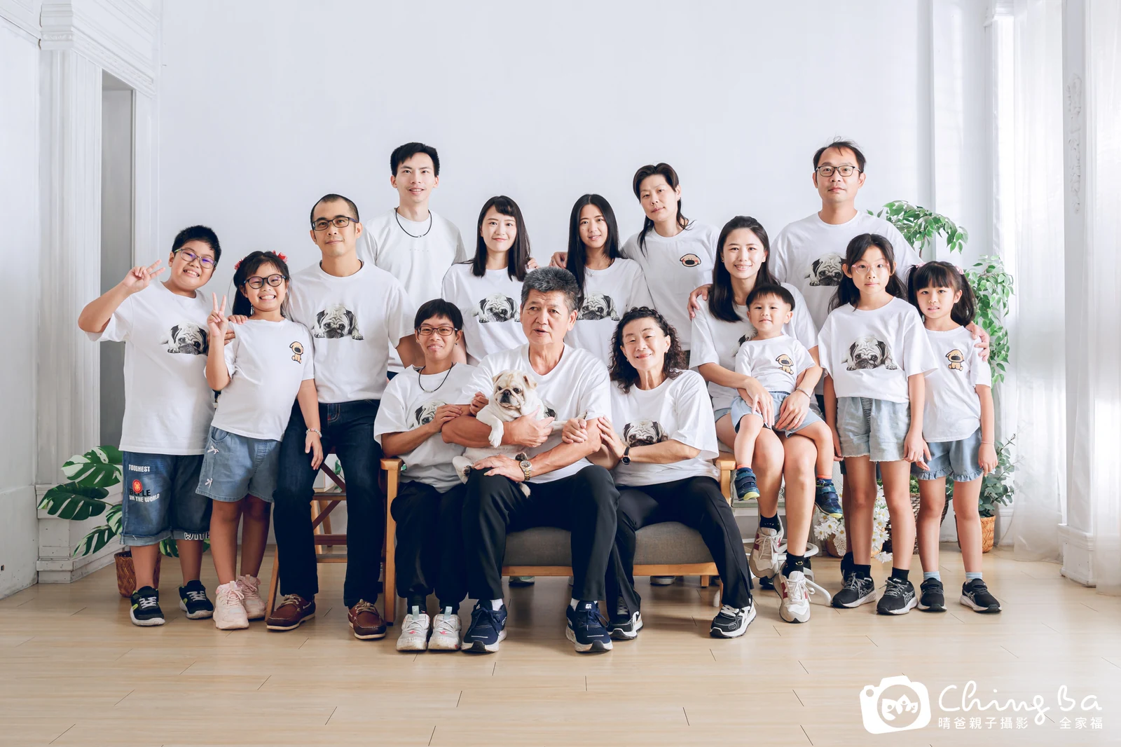 一家人和毛孩的夏天合照｜台中家族全家福｜晴爸親子攝影