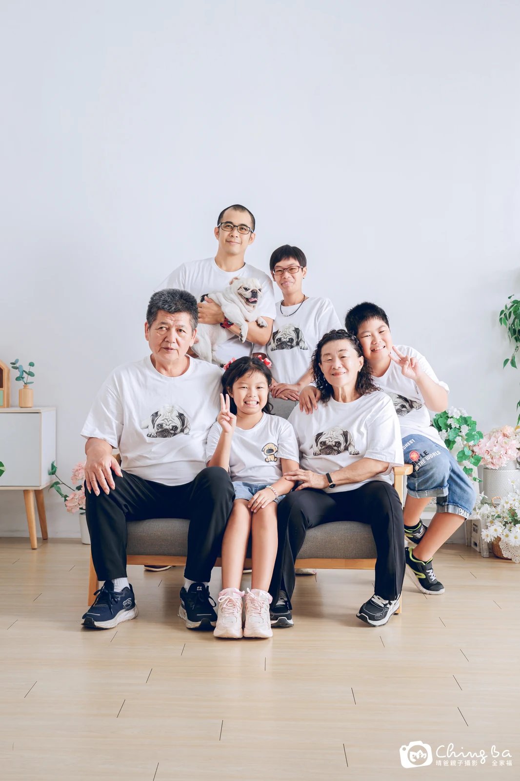 2026 年夏季的家族全家福，9 大 5 小