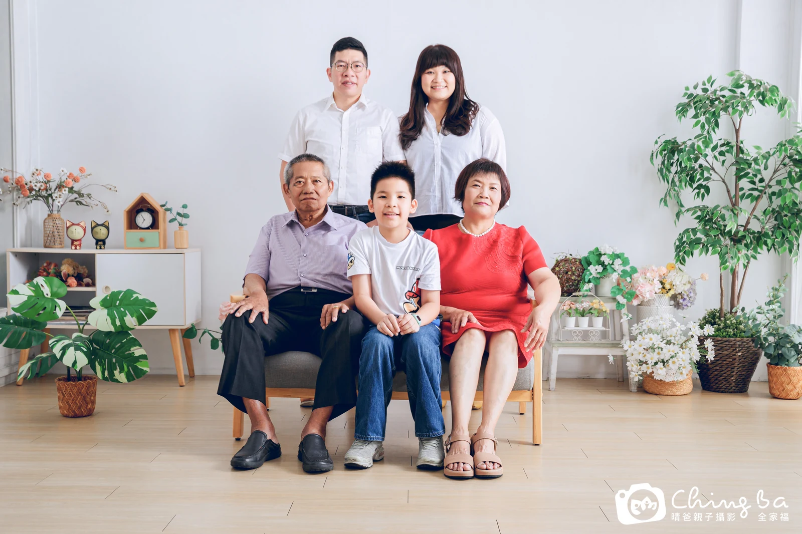 2026 年母親節的家族全家福，8 大 5 小