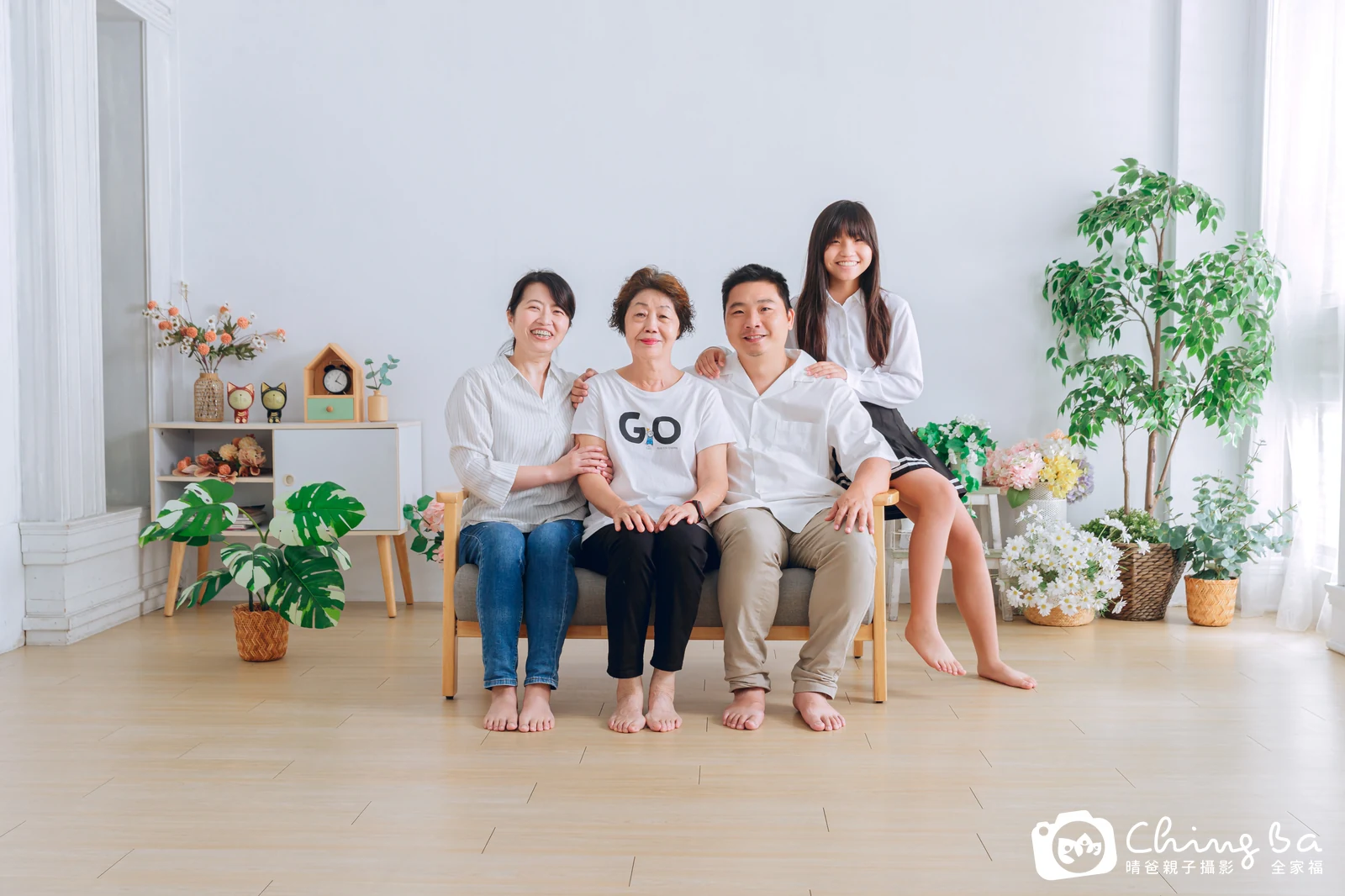 2024 年冬季的家族全家福,6 大 3 小