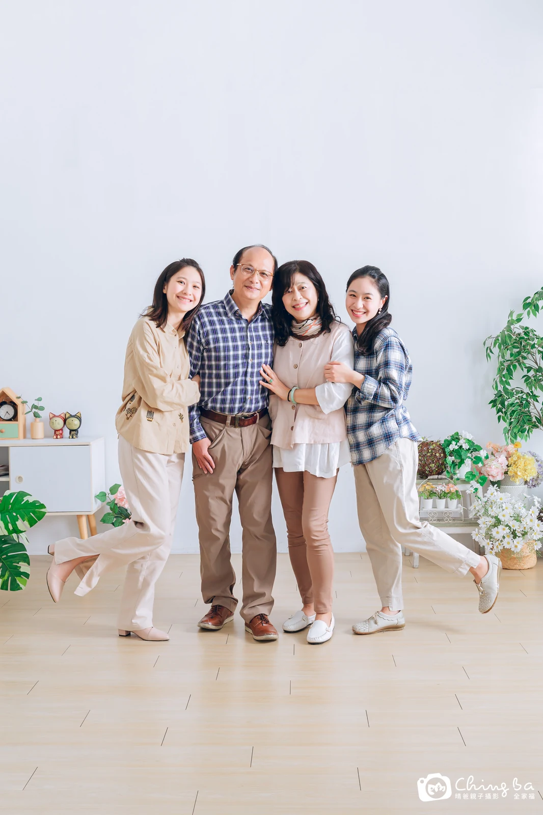 一家人在晴爸攝影棚拍全家福