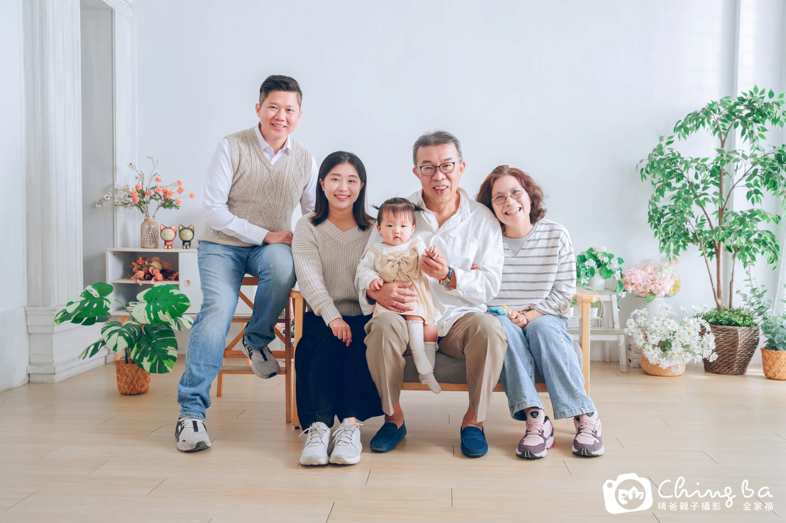 2025 年新春的家族全家福，6 大 3 小