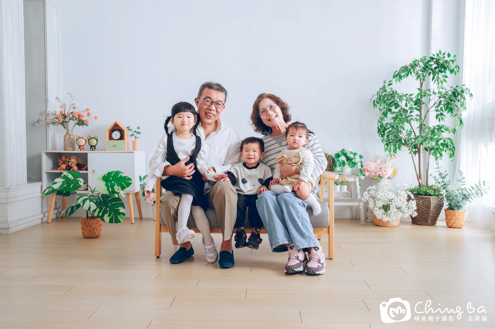 台中攝影棚的家族全家福紀念照