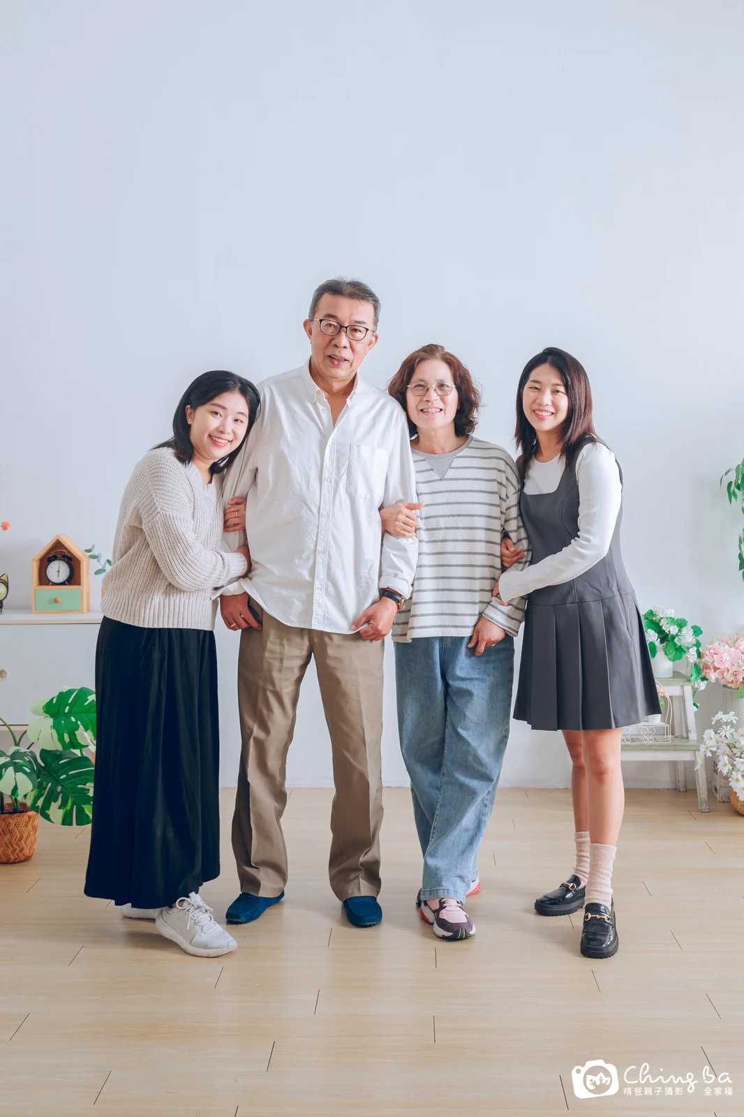 一家人在晴爸攝影棚拍全家福
