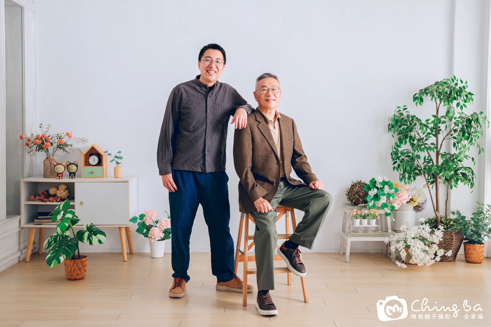 一家人在晴爸攝影棚拍全家福