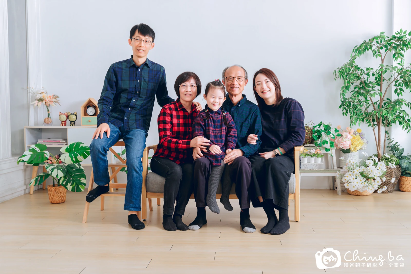 2024 年新春的家族全家福,4 大 1 小