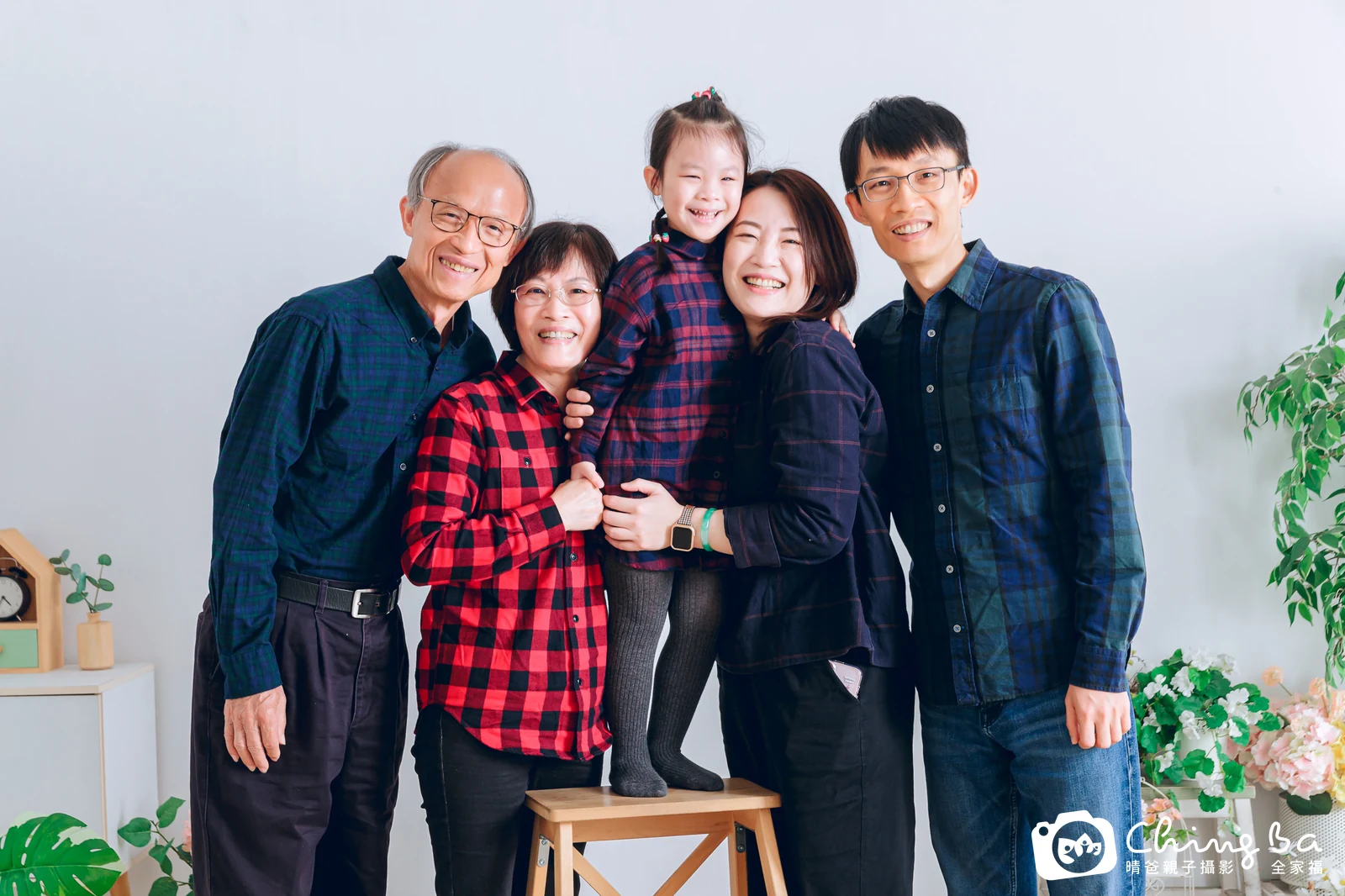 2024 年新春的家族全家福,4 大 1 小