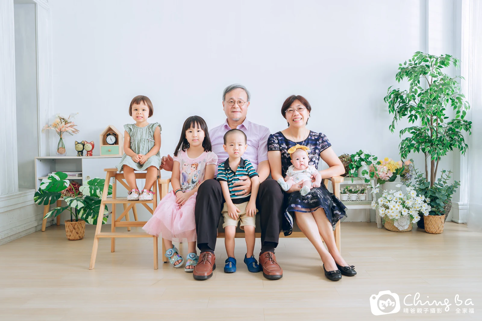 台中攝影棚的家族全家福紀念照