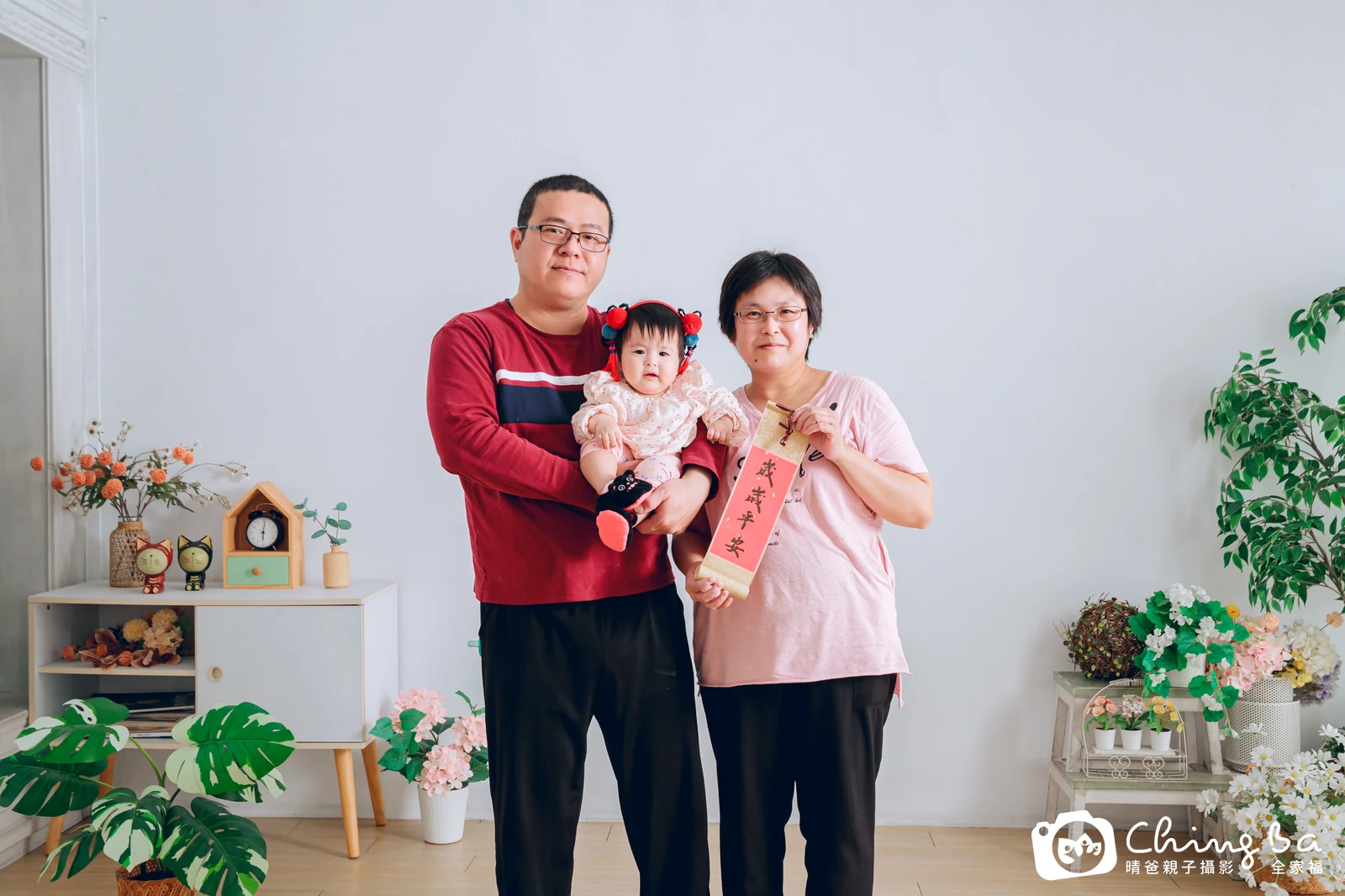 一家人在晴爸攝影棚拍全家福