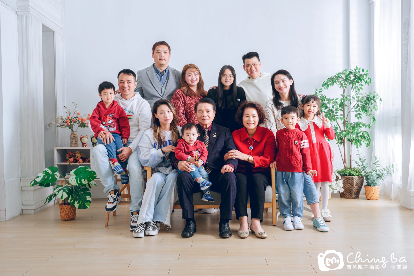 家族全家福作品｜2025 年新春｜晴爸親子攝影