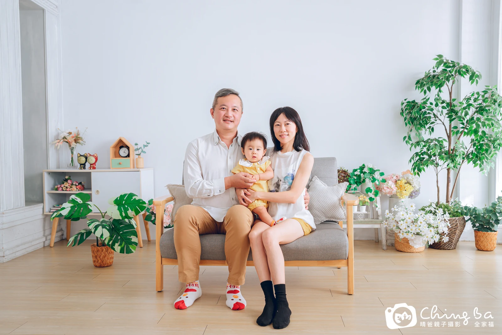 一家人在晴爸攝影棚拍全家福