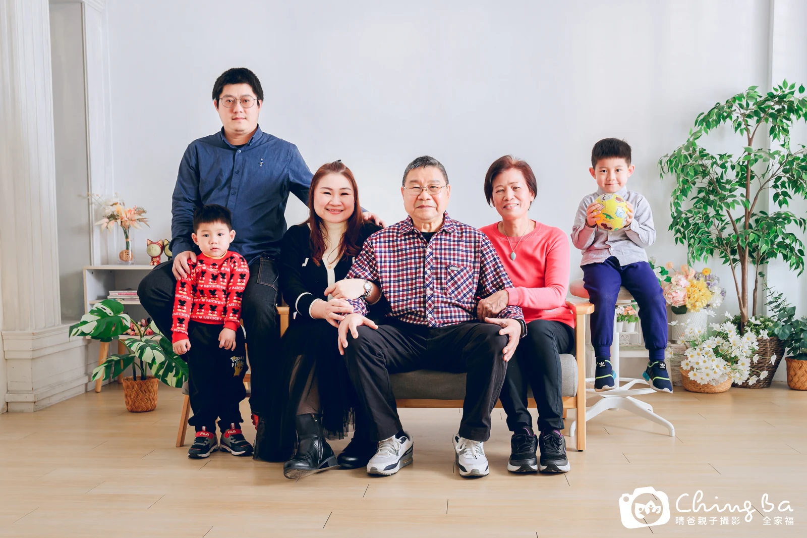 幾個小家庭和長輩的全家福｜台中家族全家福｜晴爸親子攝影