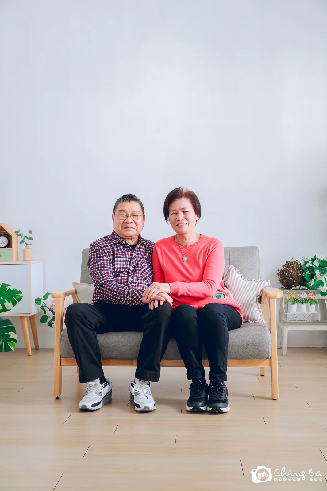 一家人在晴爸攝影棚拍全家福
