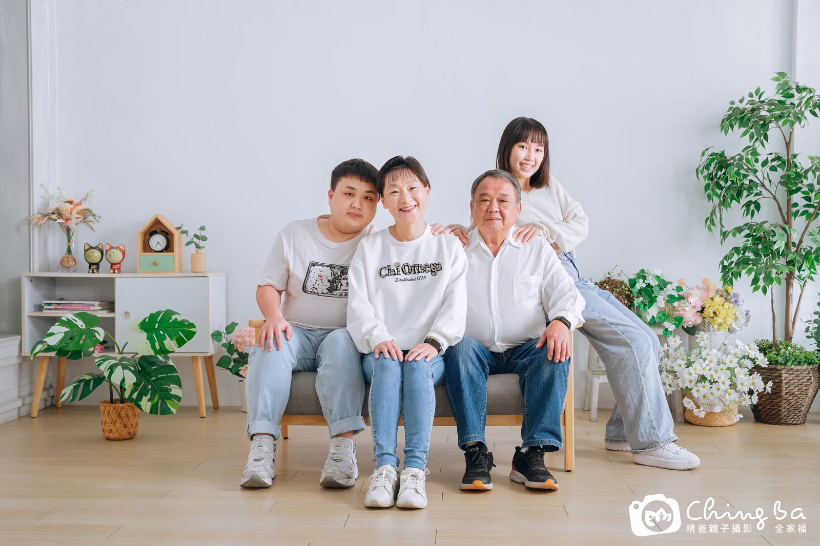 2024 年春季的家族全家福,5 大 0 小