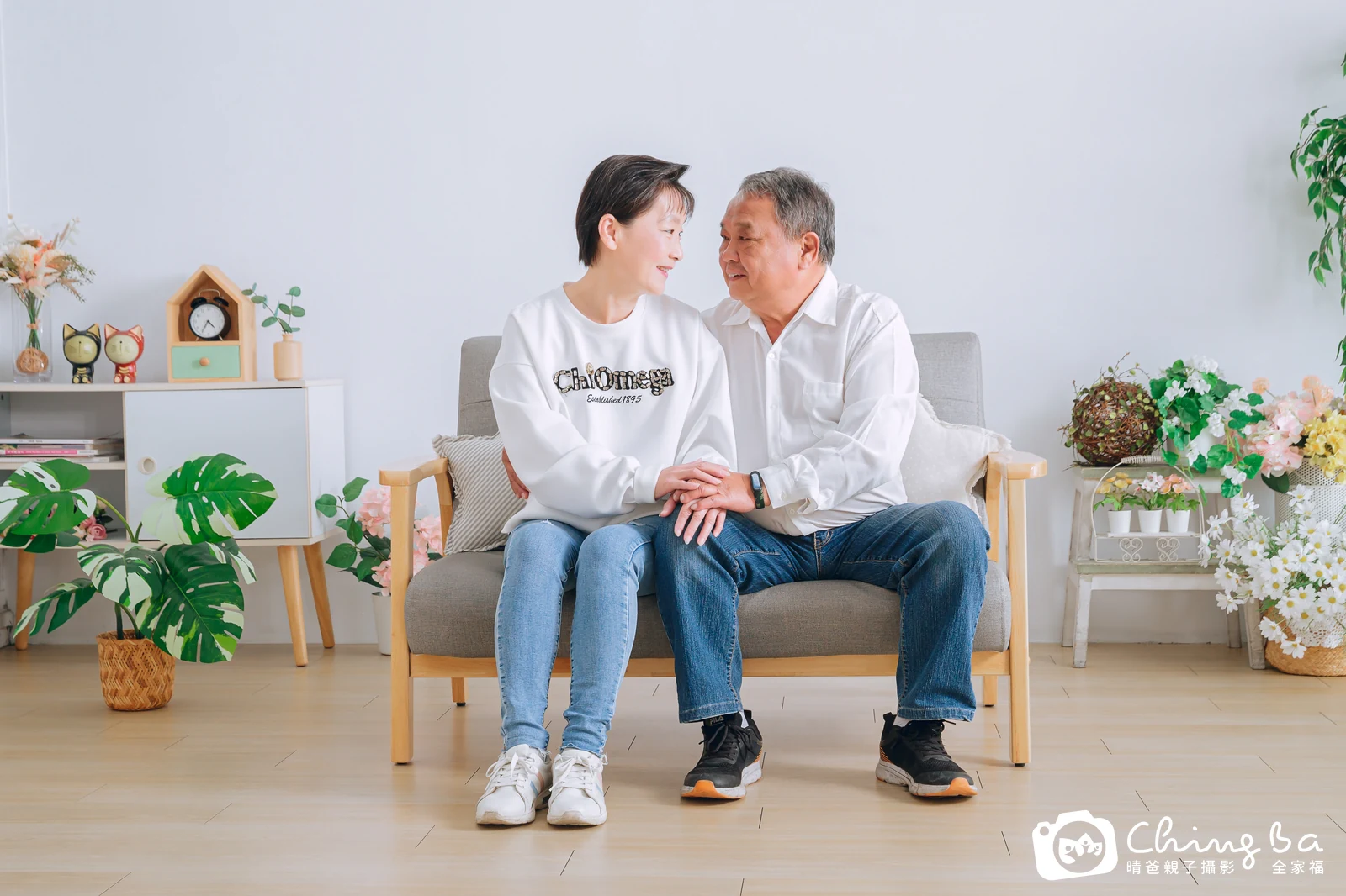 一家人在晴爸攝影棚拍全家福