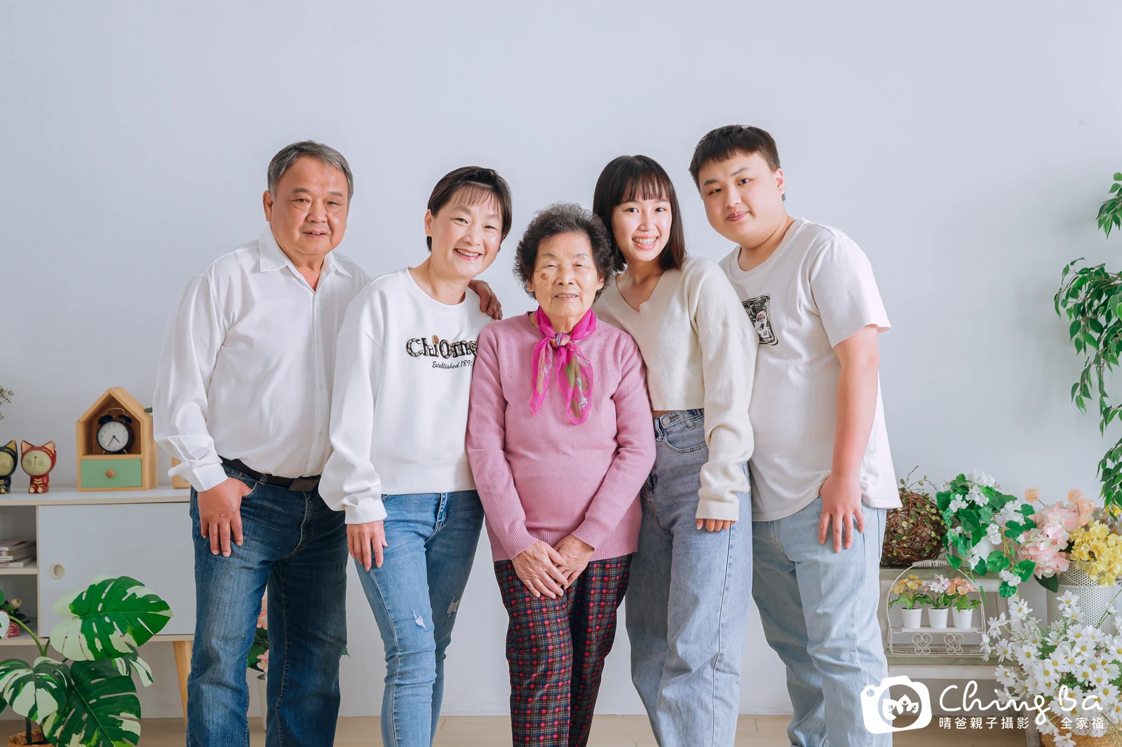 台中攝影棚的家族全家福紀念照