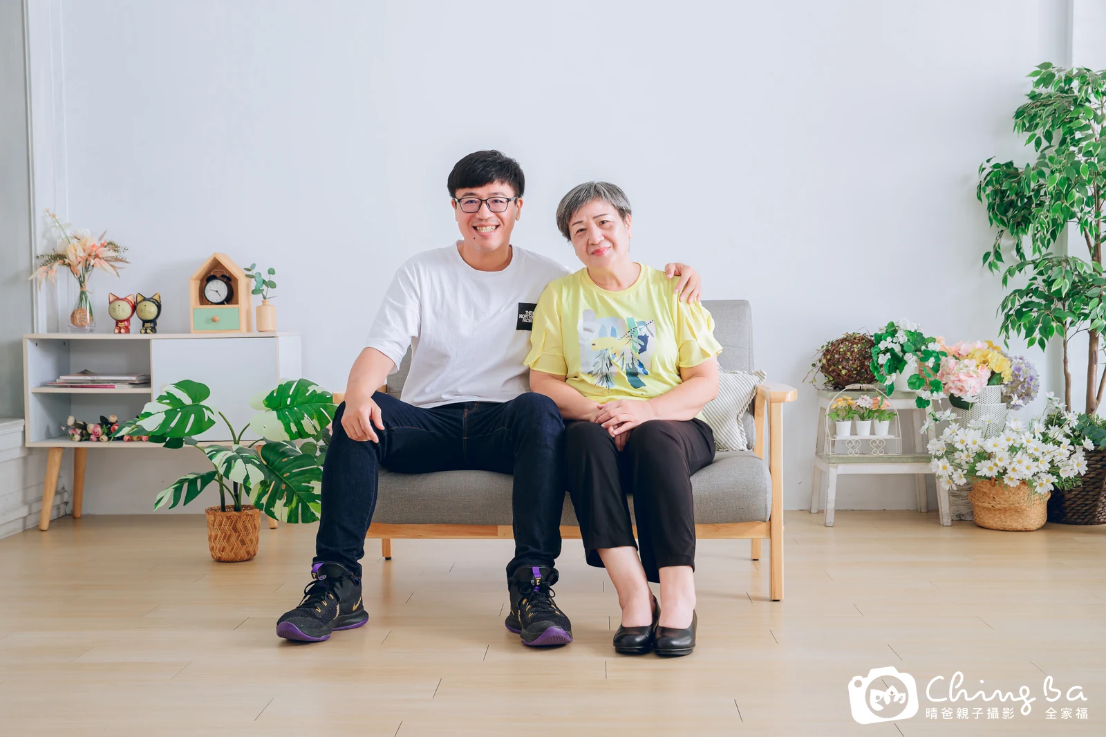 一家人在晴爸攝影棚拍全家福