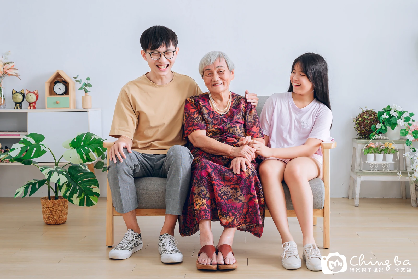 2023 年春季的家族全家福,12 大 3 小
