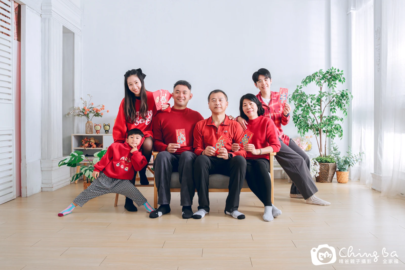 家族全家福作品|2025 年新春|晴爸親子攝影