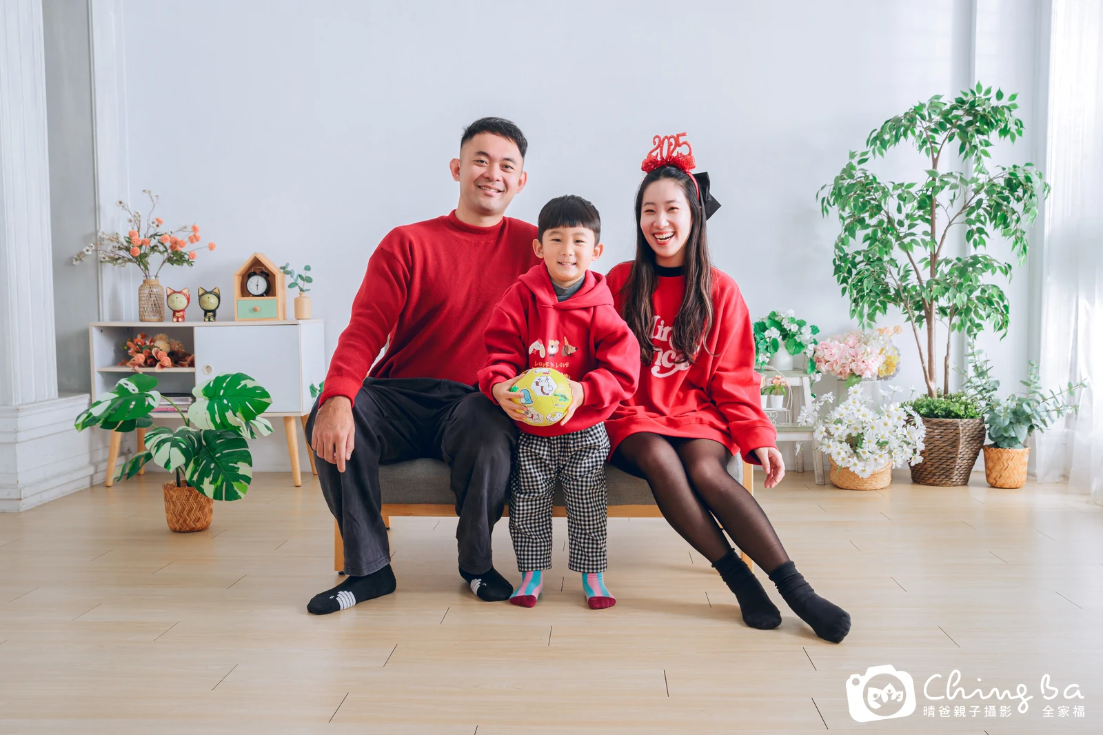 2025 年新春的家族全家福,6 大 1 小