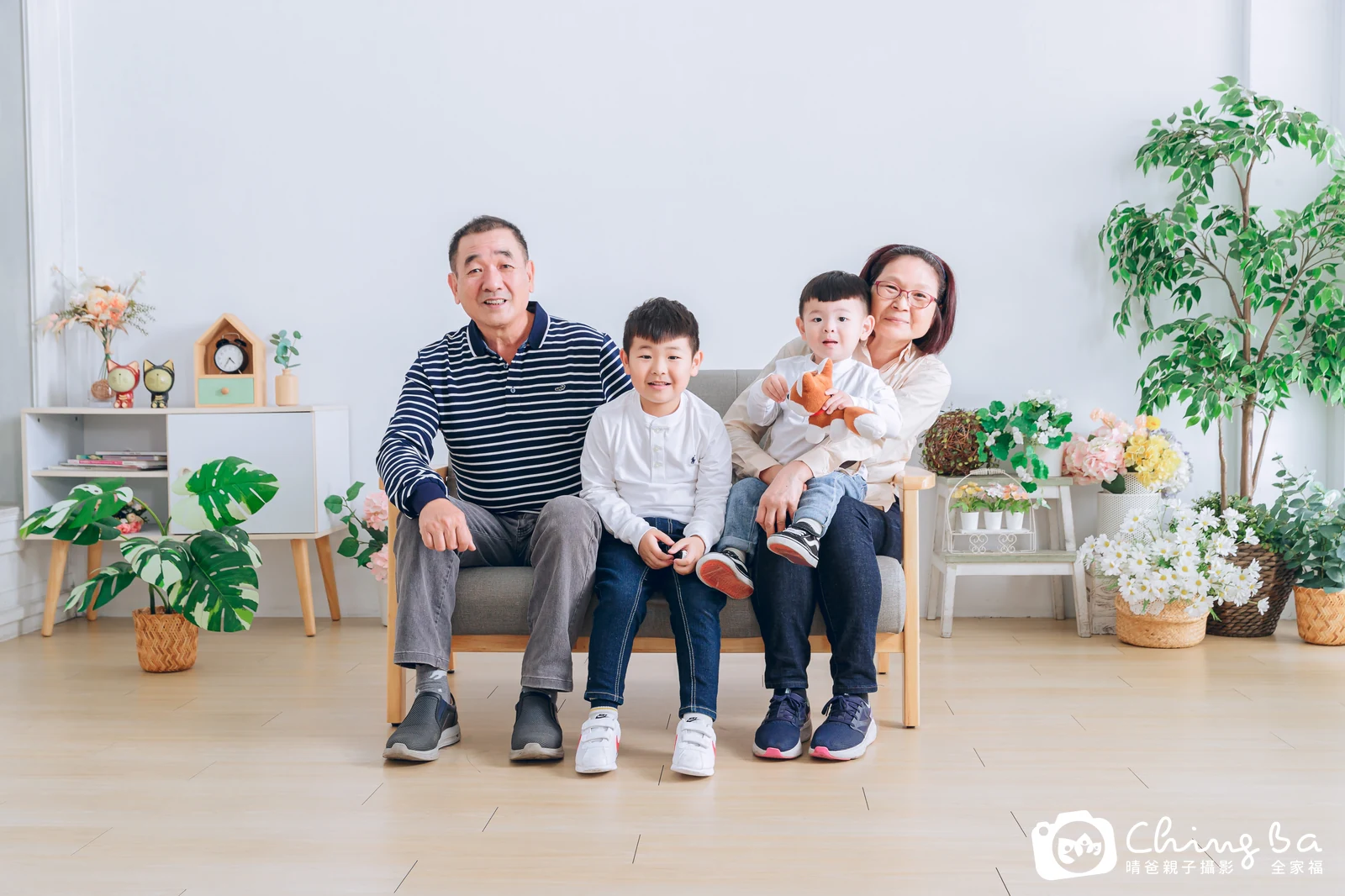 台中攝影棚的家族全家福紀念照