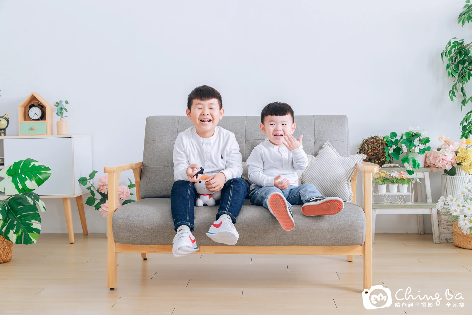 2024 年冬季的家族全家福,8 大 2 小