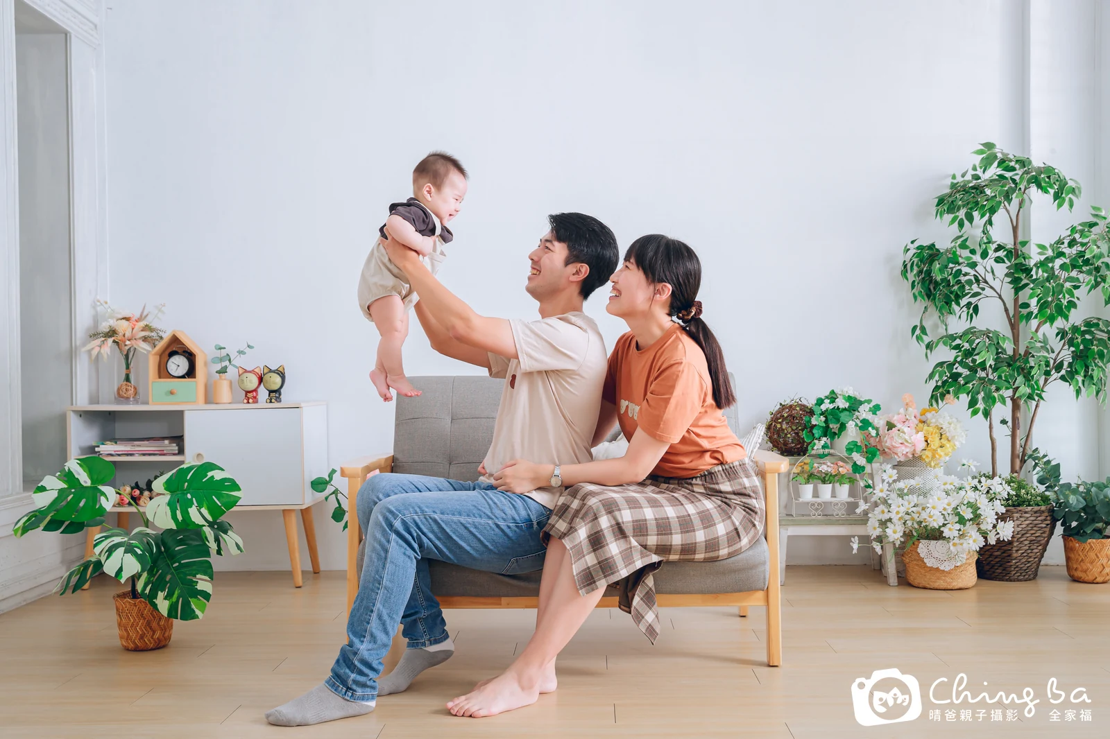 一家人在晴爸攝影棚拍全家福