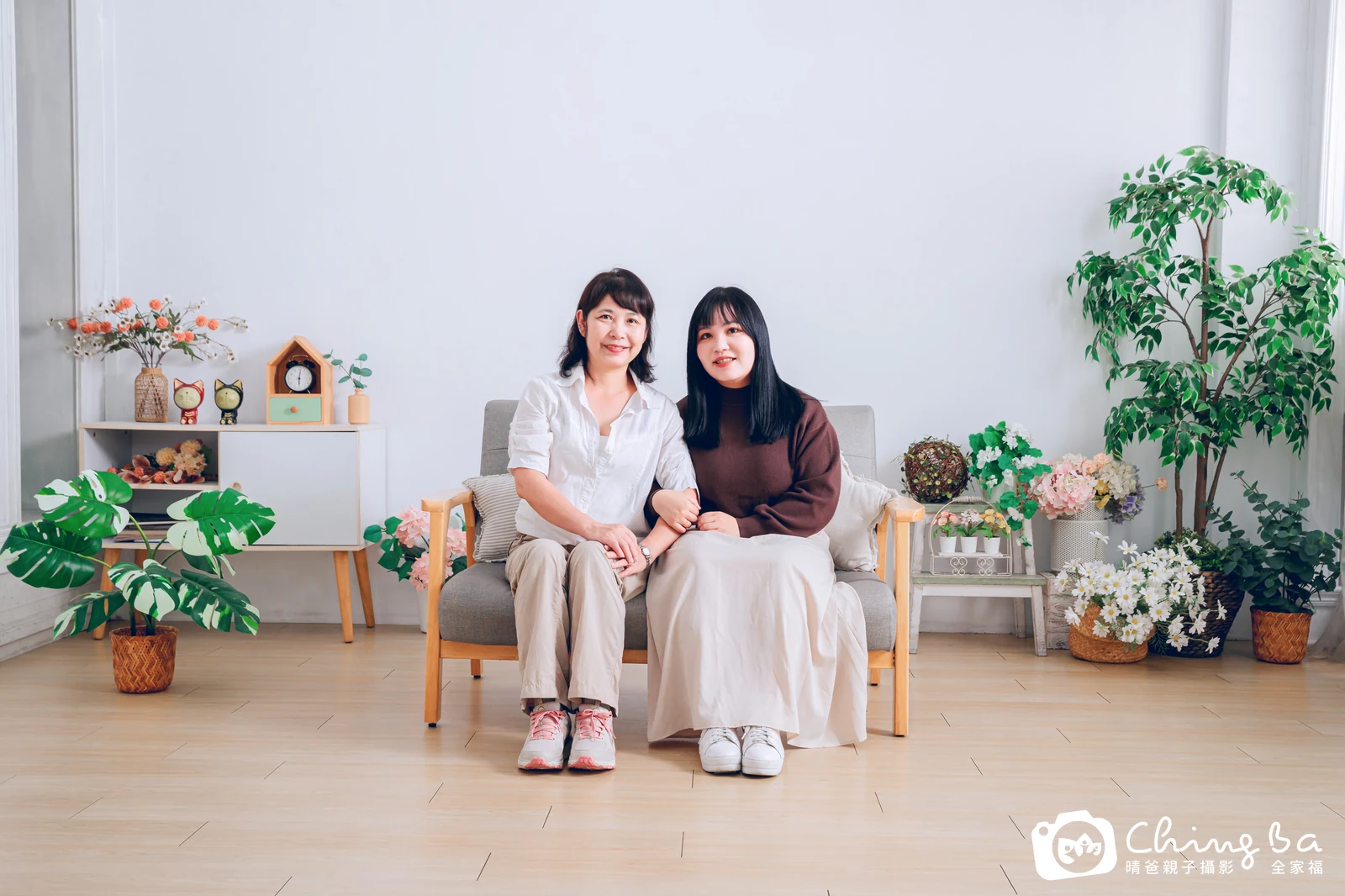 一家人在晴爸攝影棚拍全家福