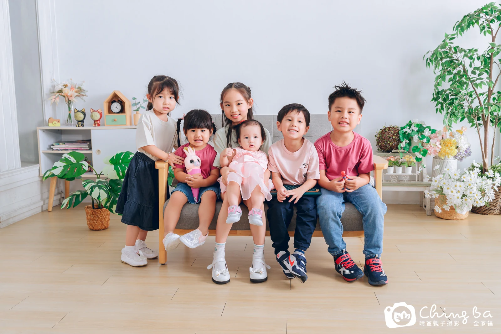 一家人在晴爸攝影棚拍全家福