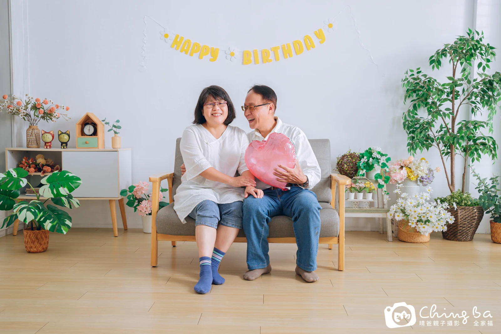 一家人在晴爸攝影棚拍全家福
