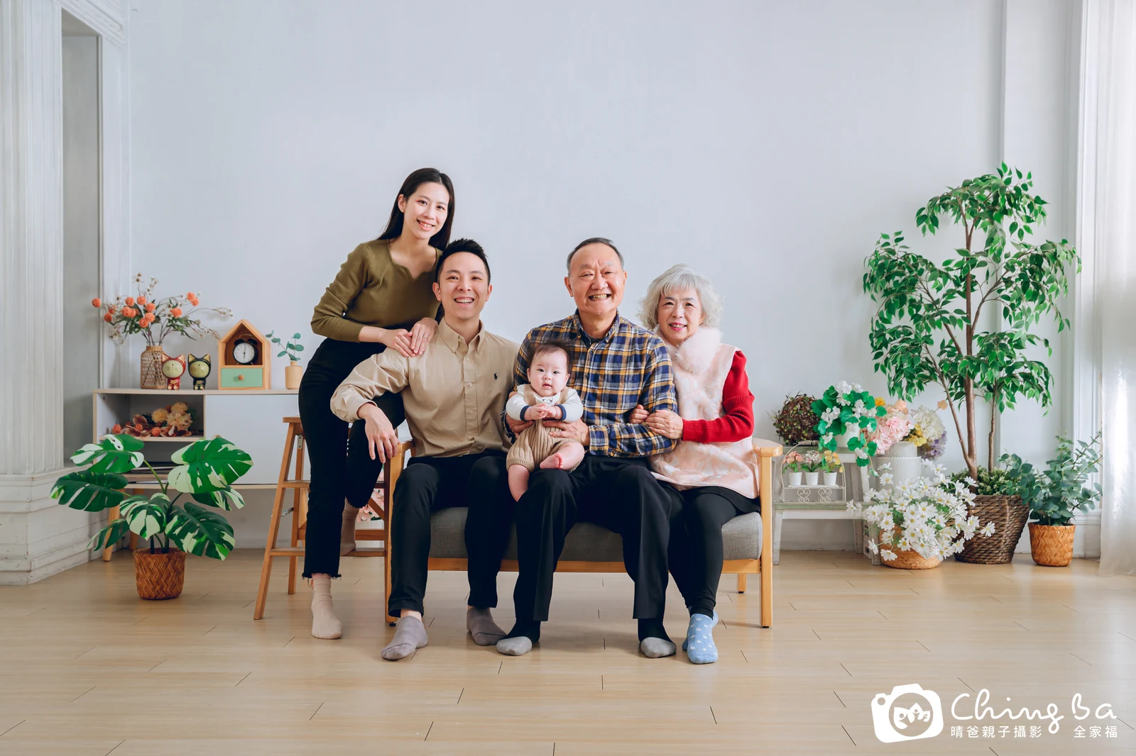2026 年春季的家族全家福,6 大 2 小