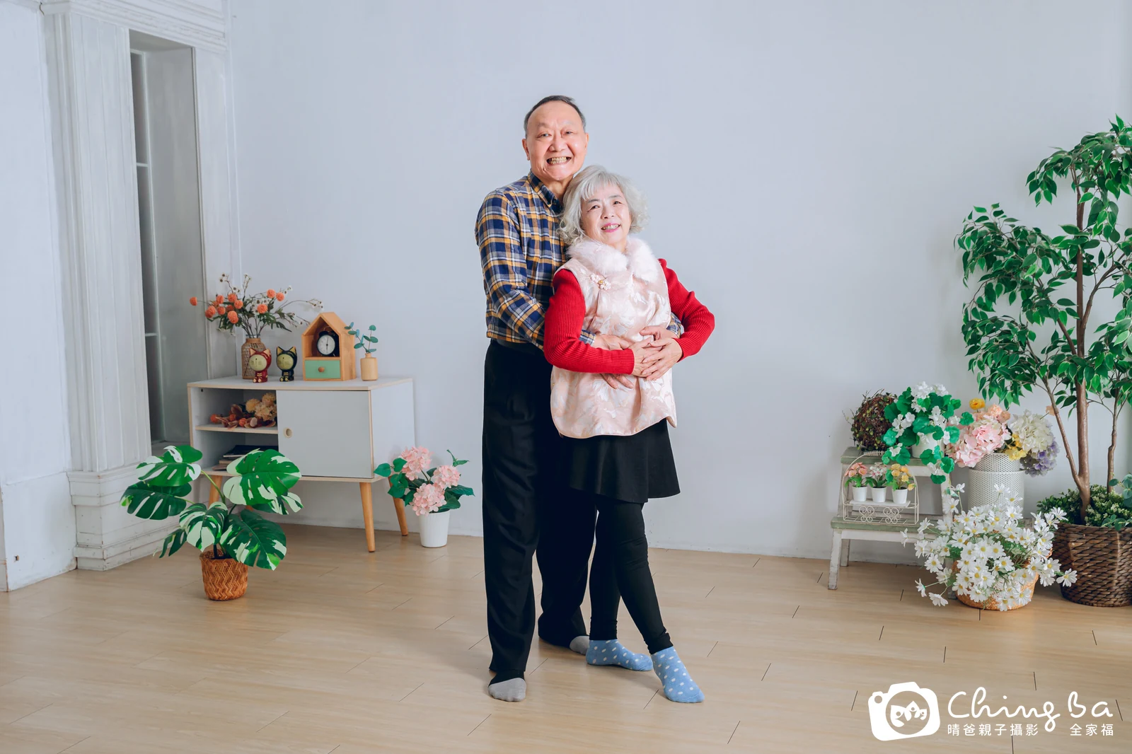 一家人在晴爸攝影棚拍全家福