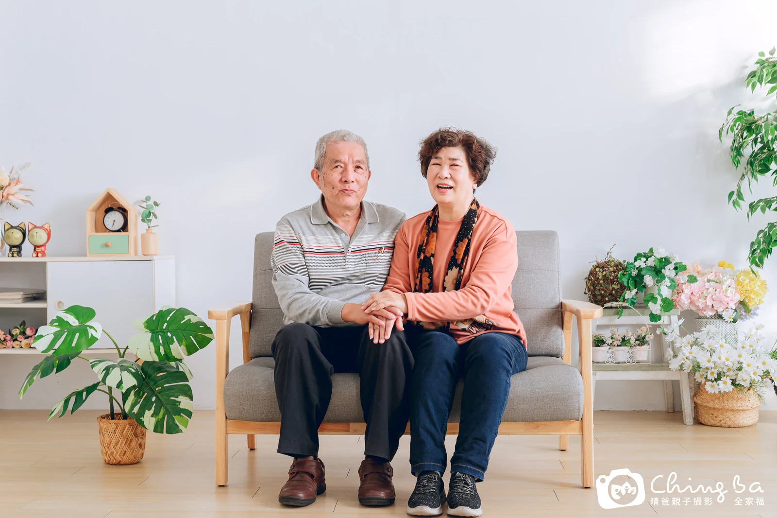 一家人在晴爸攝影棚拍全家福