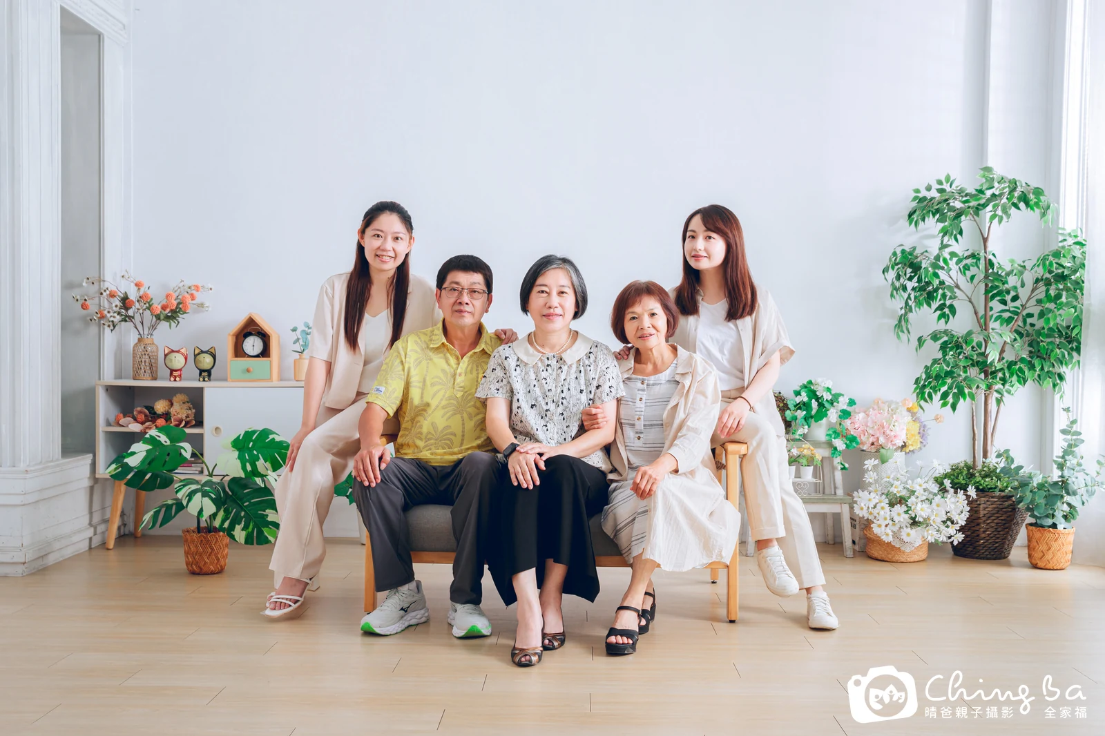 台中攝影棚的家族全家福紀念照
