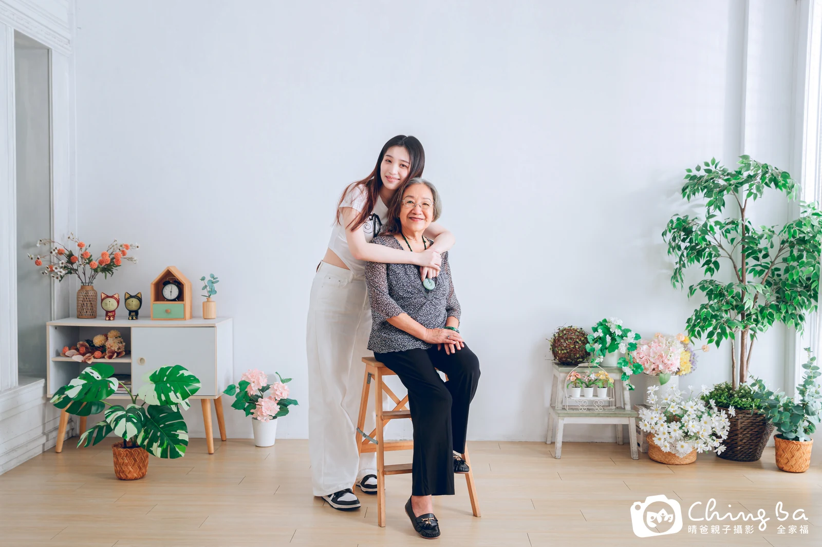 一家人在晴爸攝影棚拍全家福