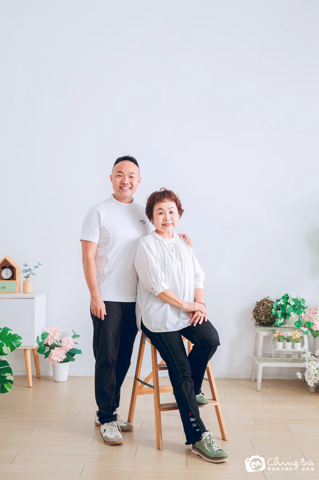 一家人在晴爸攝影棚拍全家福