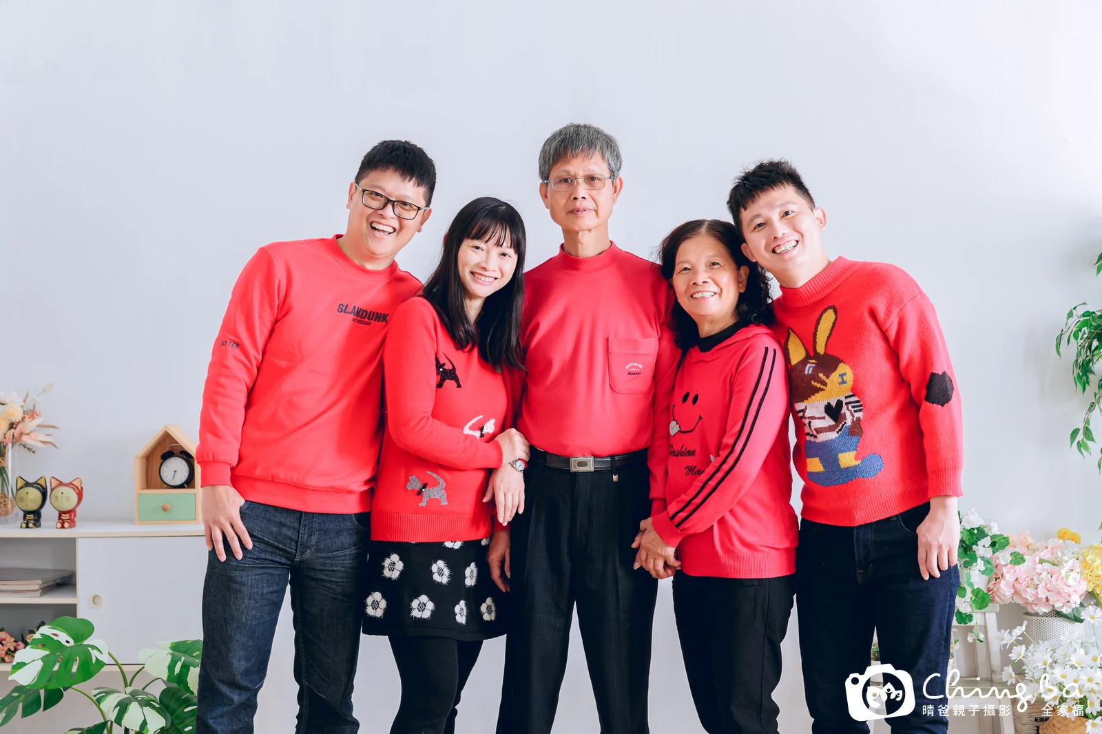 一家人在晴爸攝影棚拍全家福