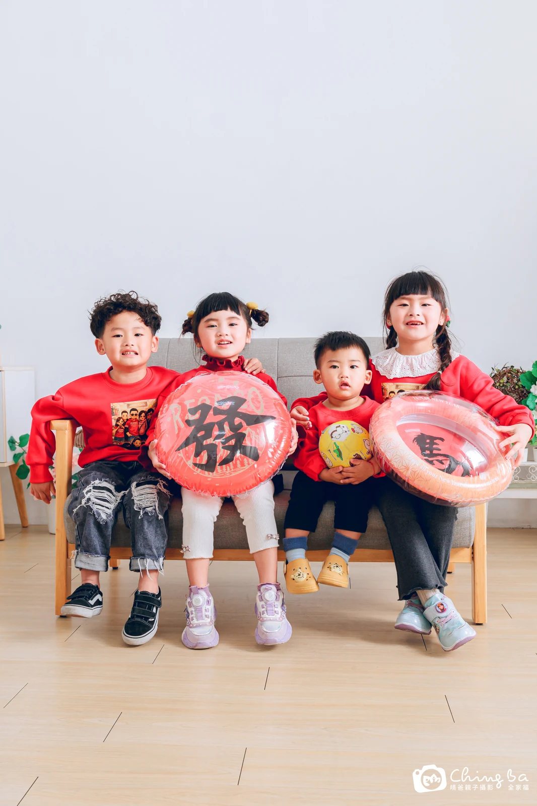 2026 年新春的家族全家福，6 大 4 小